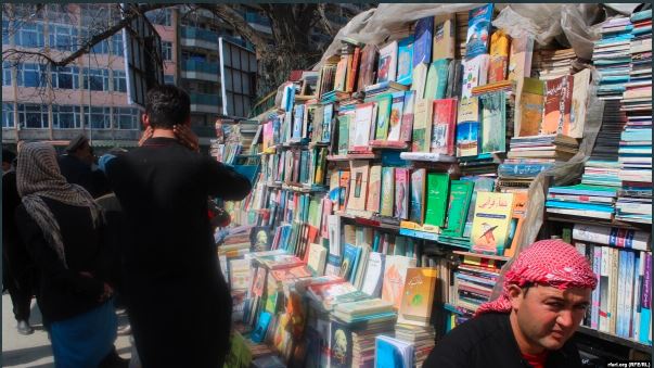 سانسور گسترده طالبان: صدها عنوان کتاب «مخالف شریعت» از کتاب‌فروشی‌ها جمع‌آوری شد