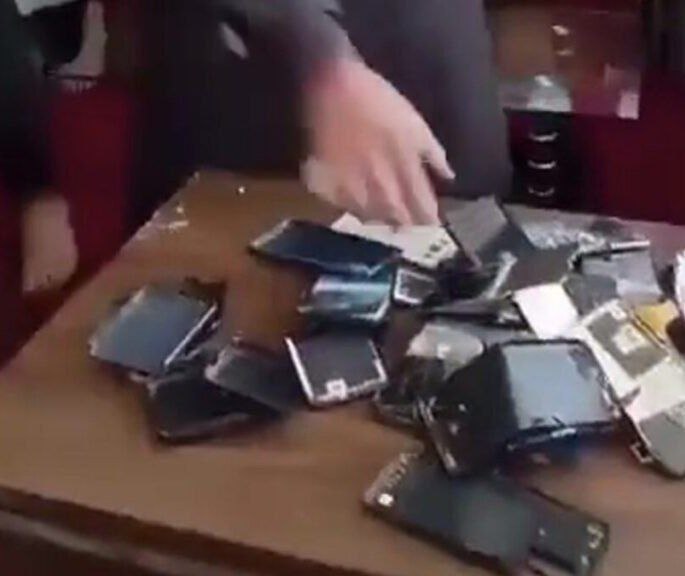 🔴اداره طالبان استفاده از تلفن هوشمند را برای نیروها و کارمندانش ممنوع کرد
