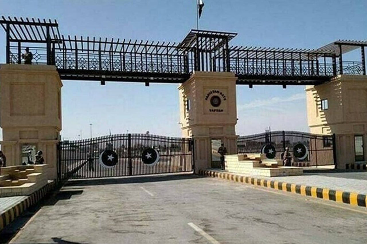 پاکستان تجارت از دو گذرگاه مرزی با ایران را موقتاً متوقف کرد